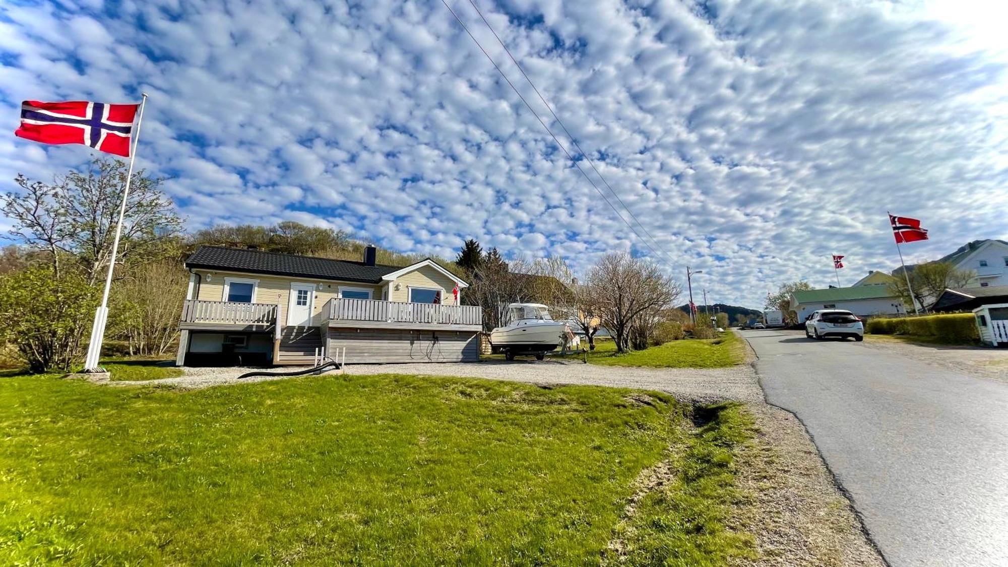 Familyfriendly-modern, In The Fishingtown Stamsund, With Sauna And Jacuzzi Стамсунн