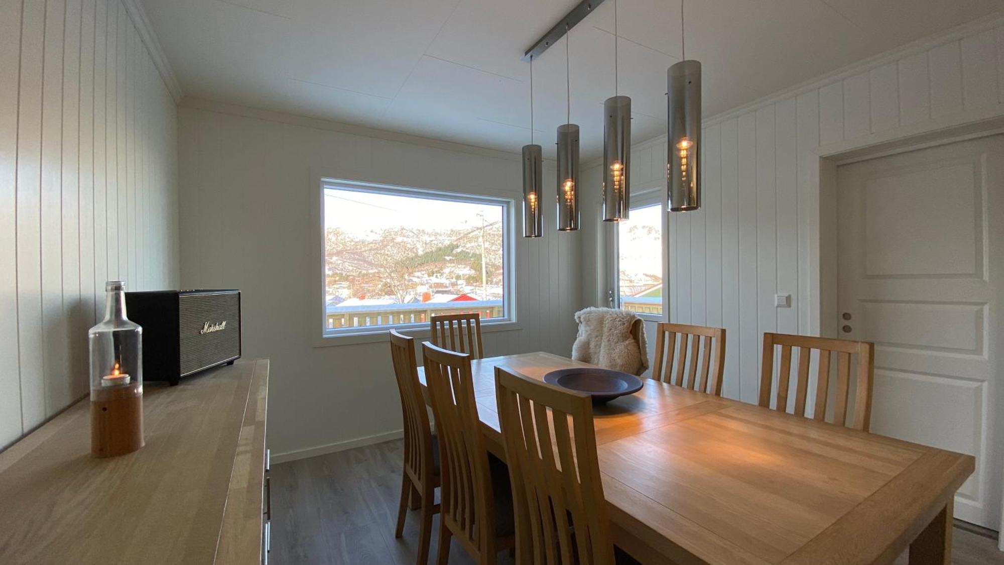 Familyfriendly-modern, In The Fishingtown Stamsund, With Sauna And Jacuzzi Стамсунн