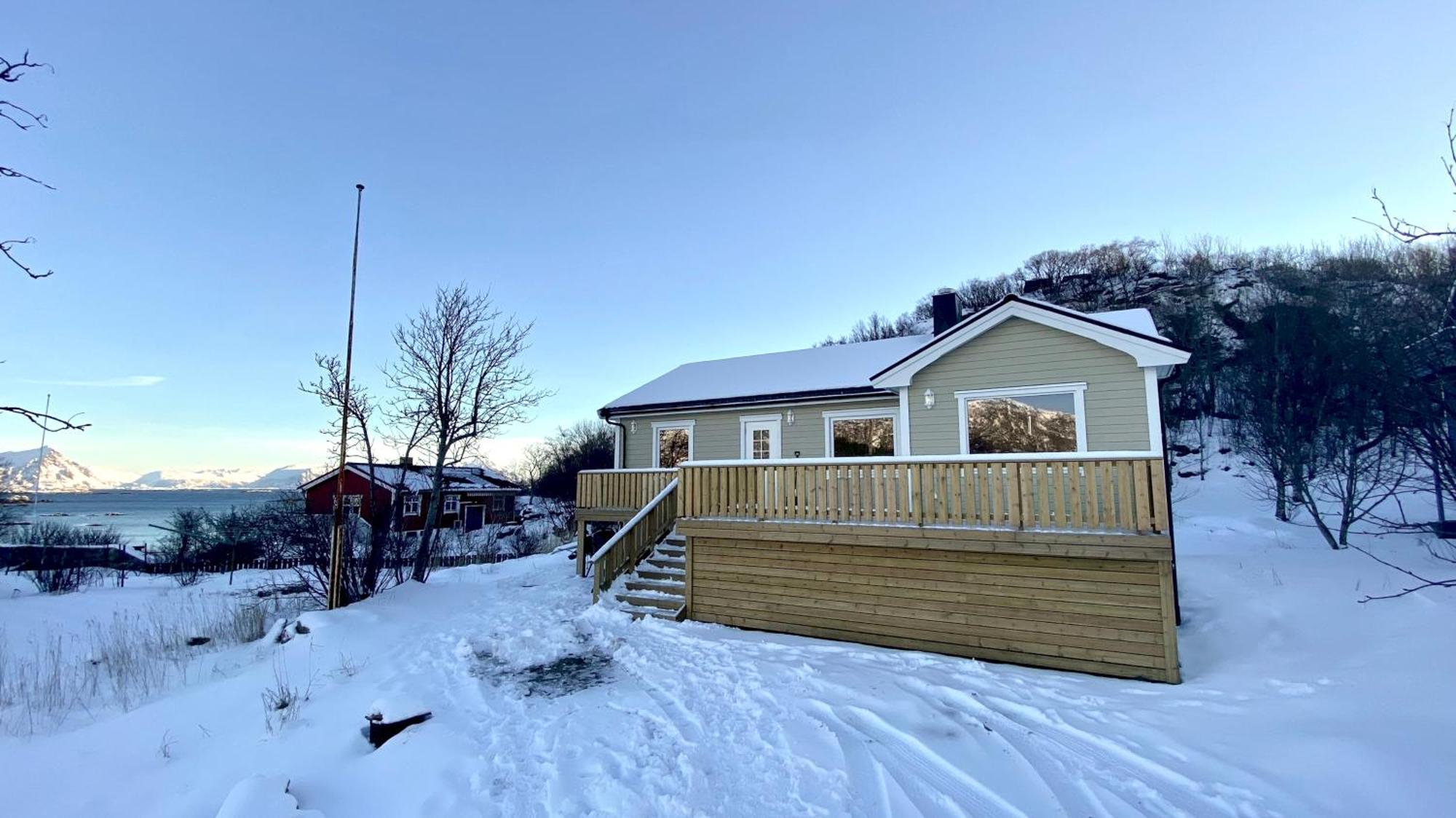 Familyfriendly-modern, In The Fishingtown Stamsund, With Sauna And Jacuzzi Стамсунн