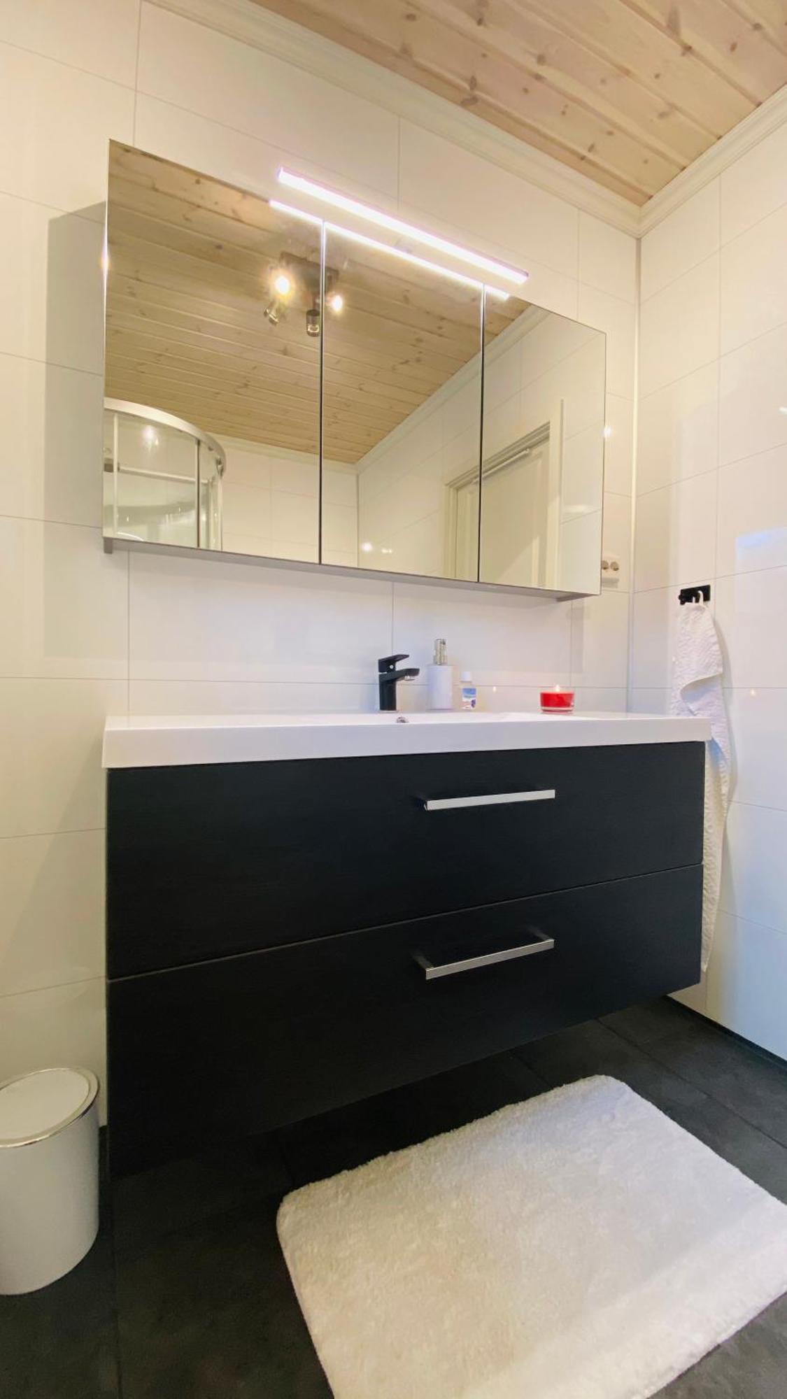 Familyfriendly-modern, In The Fishingtown Stamsund, With Sauna And Jacuzzi